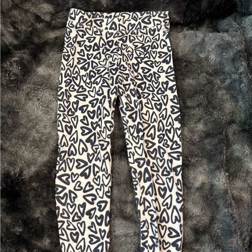 Spotted Zebra 3T Toddler White and Black Heart Patterned Leggings
